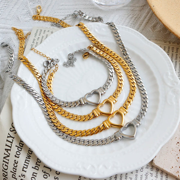 Fashion Gold-Plated Waterproof Stainless Steel Jewelry Set   Luxury Love Heart Shape Chain Necklace and Bracelet Set